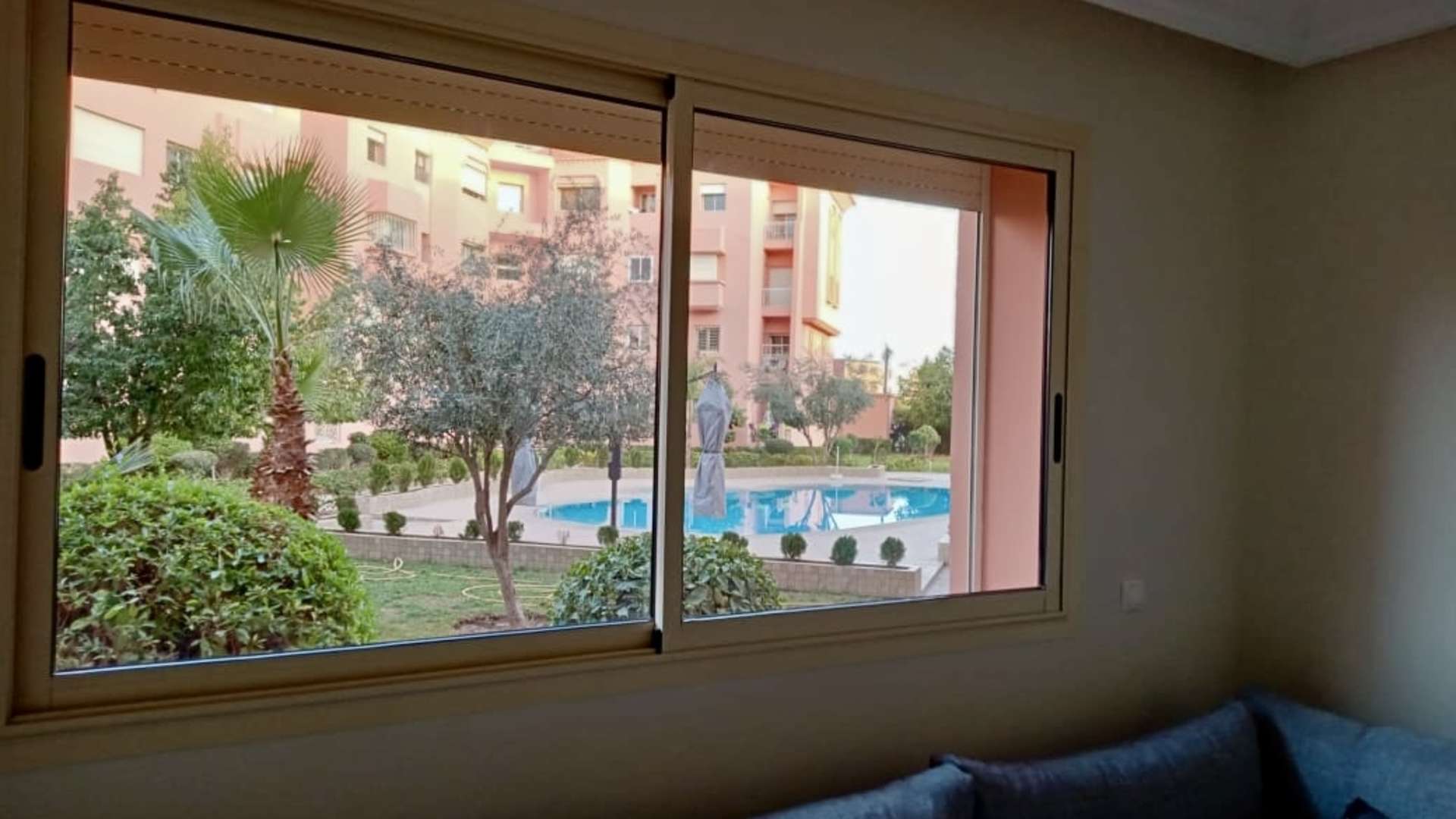 Location longue durée ,Appartement,Appartement RDC 2 chambres salon dans une résidence avec piscine et garage ,Marrakech,Route Casablanca