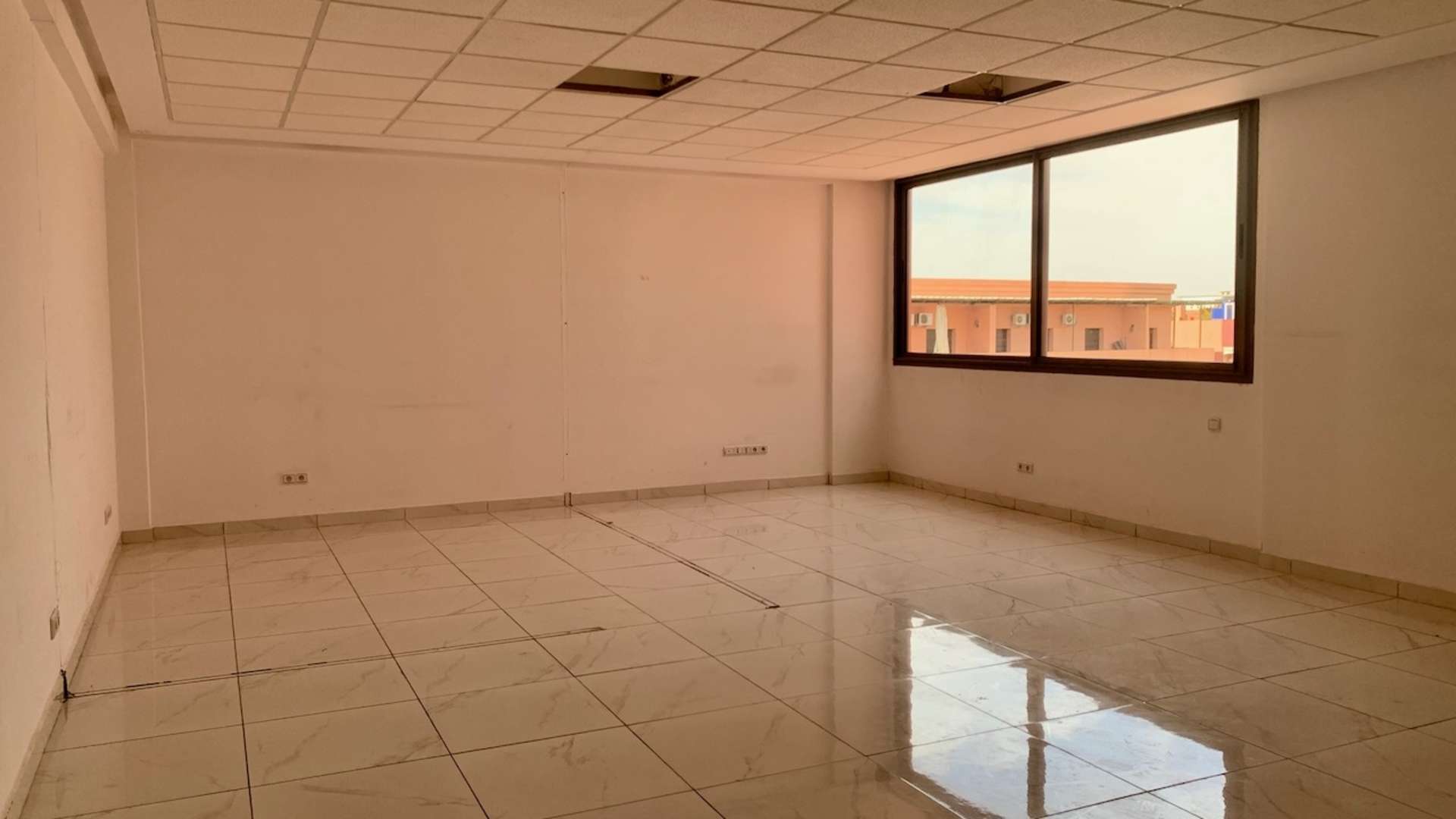 Location longue durée ,Bureaux & Commerces,Plateau de bureau bien placé à Guéliz Av. Abdelkrim el Khattabi à Marrakech,Marrakech,Guéliz