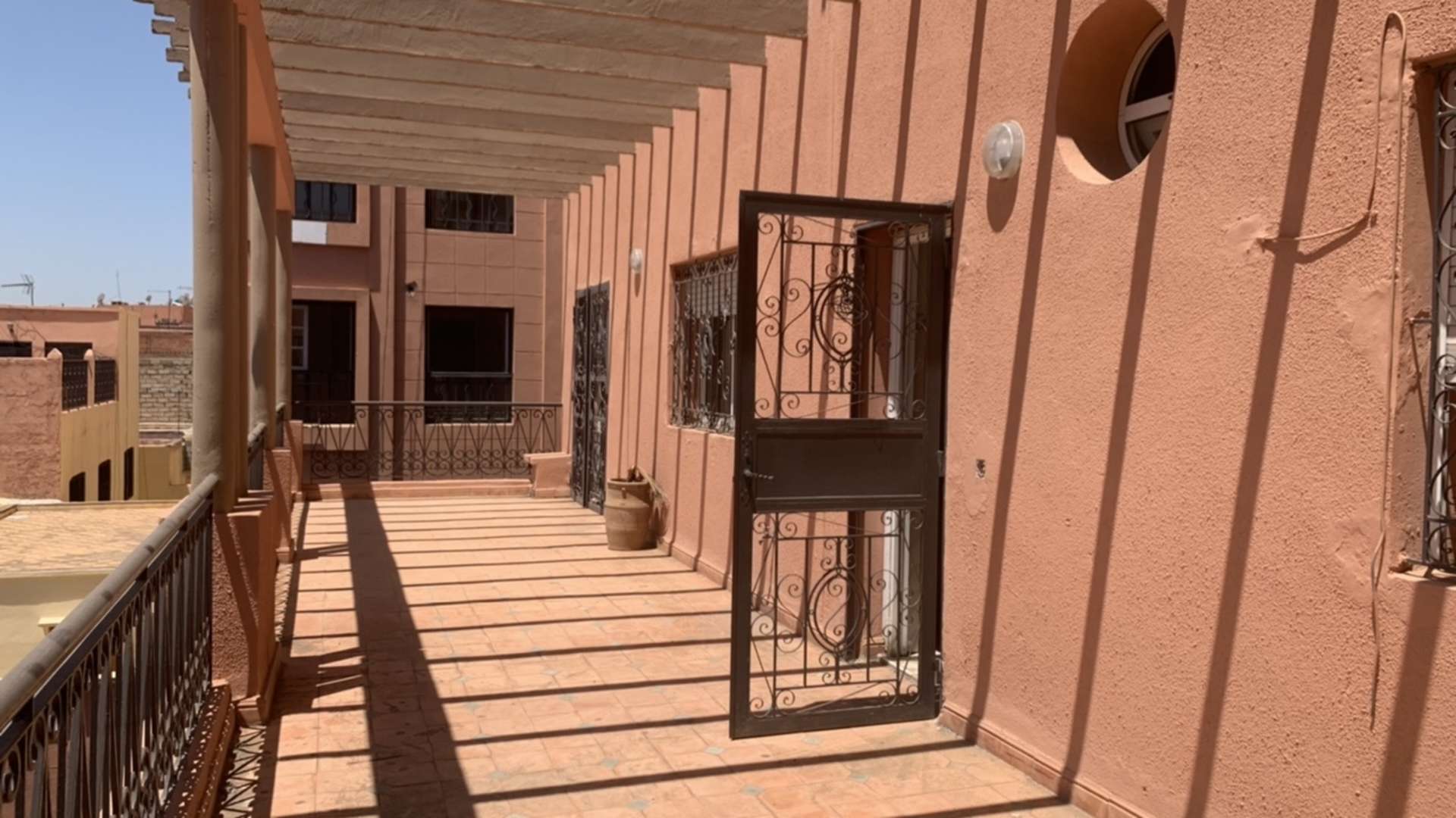 Location longue durée ,Bureaux & Commerces,Bureau de 95 m2 avec grande terrasse et vue dégagée,Marrakech,Daoudiat