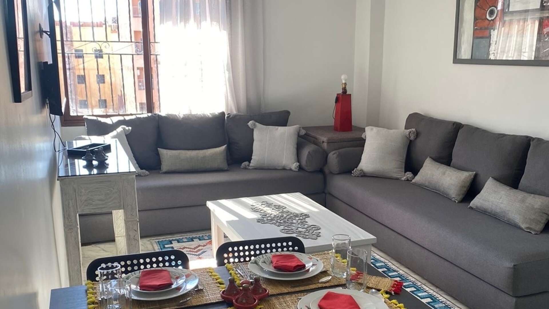 Location longue durée ,Appartement,Appartement moderne meublé avec goût situé sur grand boulevard sans vis-à-vis dans un immeuble calme,Marrakech,Hay Charaf