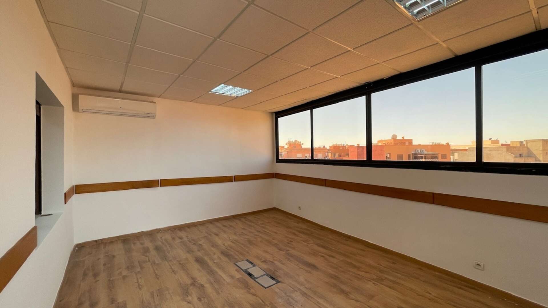Vente,Bureaux & Commerces,À VENDRE – Bureau 81 m² – Avenue Moulay Abdellah (Route de Safi) – Marrakech,Marrakech,Route de Safi
