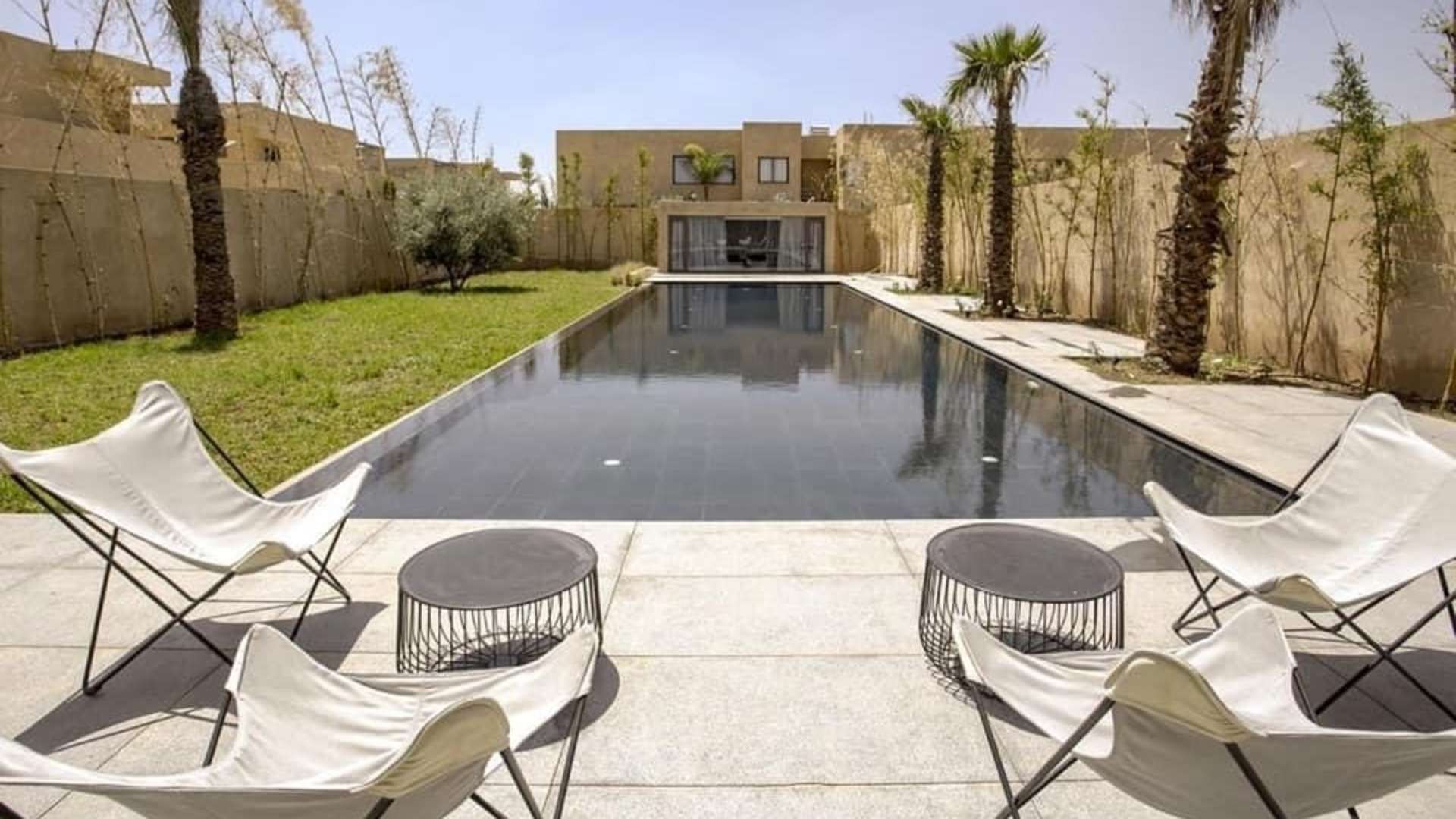 Location de vacances,Villa,Villa moderne de 6 chambres avec piscine privée à 15 min du centre de Marrakech ,Marrakech,Route de Fès