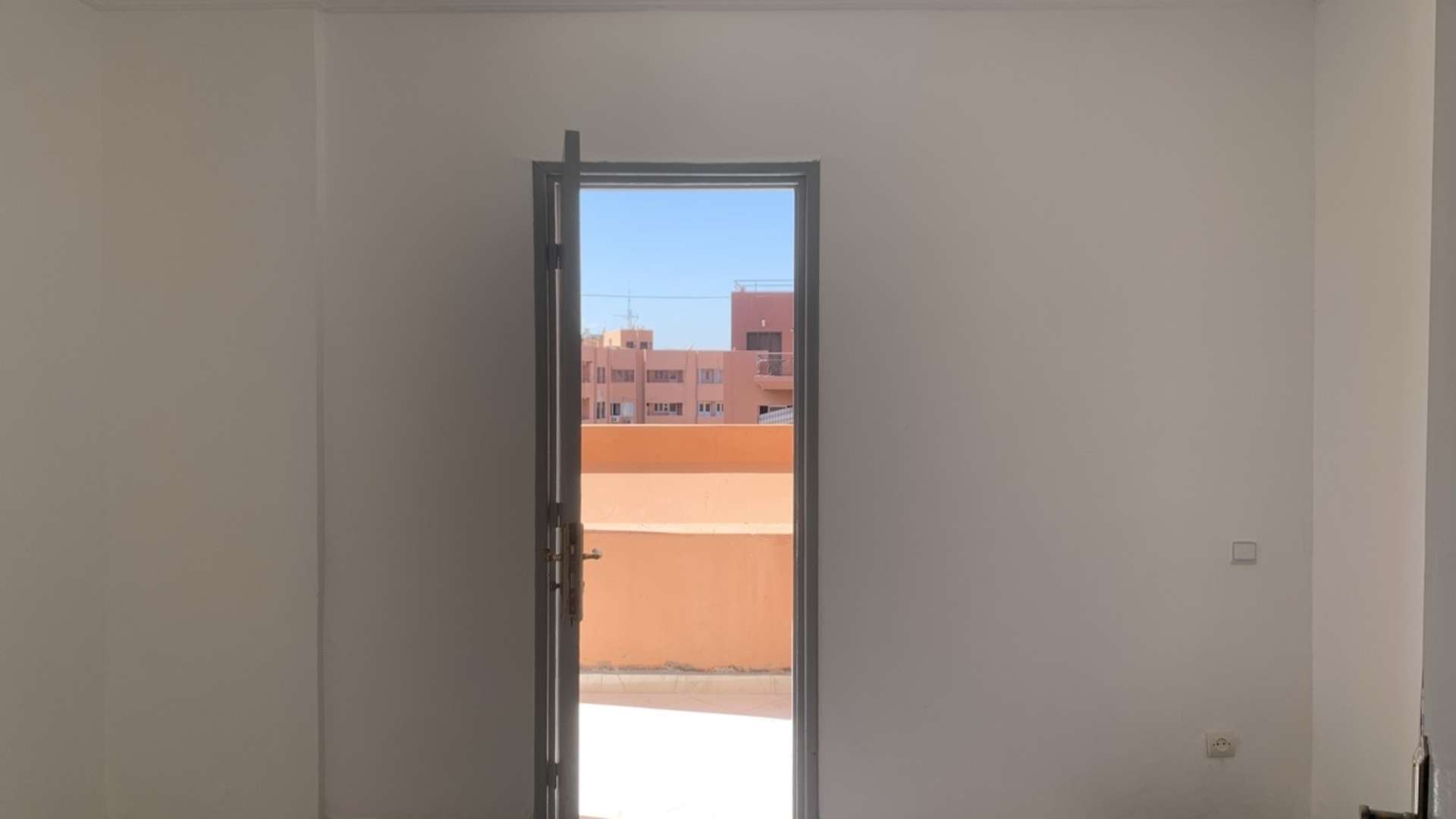 Location longue durée ,Bureaux & Commerces,Beaux bureaux à louer à Marrakech. Surface de 90.0 m². Concierge et climatisation,Marrakech,Guéliz